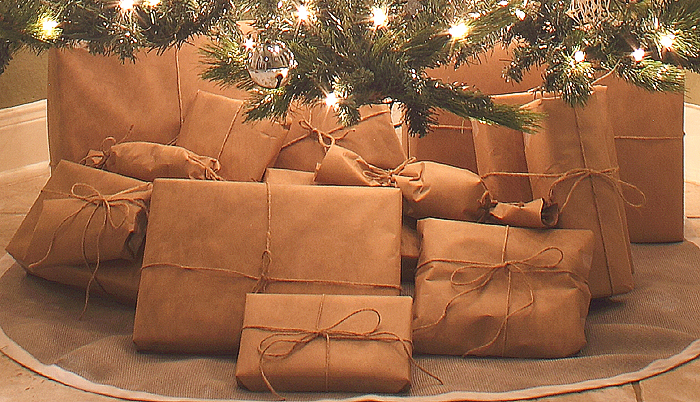 Christmas Gift Wrap Ideas - Simple kraft paper